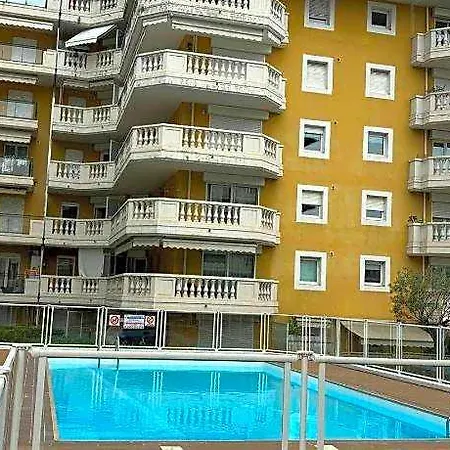 Hotel Charming With Balcony Pool -heart Of
