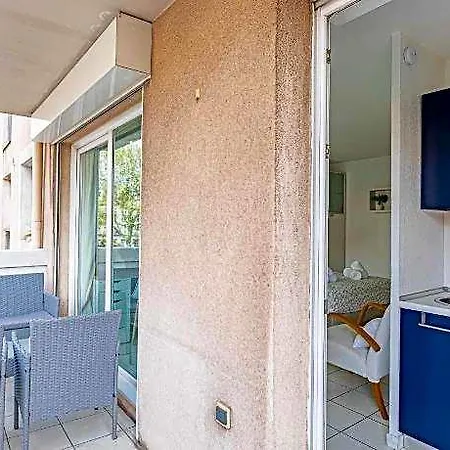 Charming With Balcony Pool -heart Of 4*