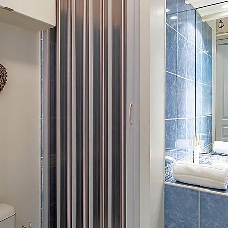 Charming With Balcony Pool -heart Of